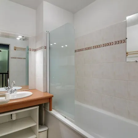 Apartment 2 Chambres, 6 Pers., Cuisine, Parking Couvert, Centre Et Telecabine - Fr-1-401-106 *